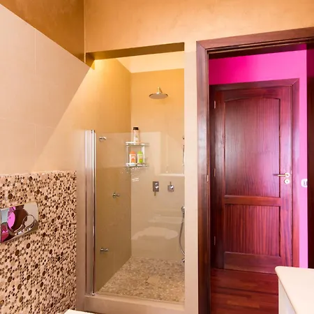 Veronika Stunning 3 Bedrom Private Heated Pool アデヘ