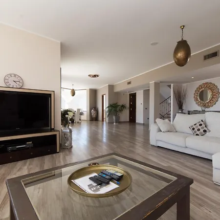 ヴィラ Veronika Stunning 3 Bedrom Private Heated Pool アデヘ
