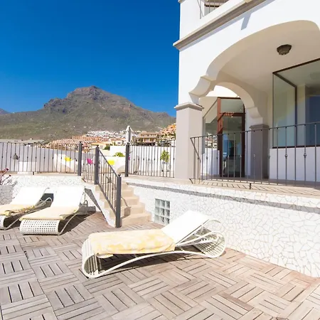 Veronika Stunning 3 Bedrom Private Heated Pool アデヘ