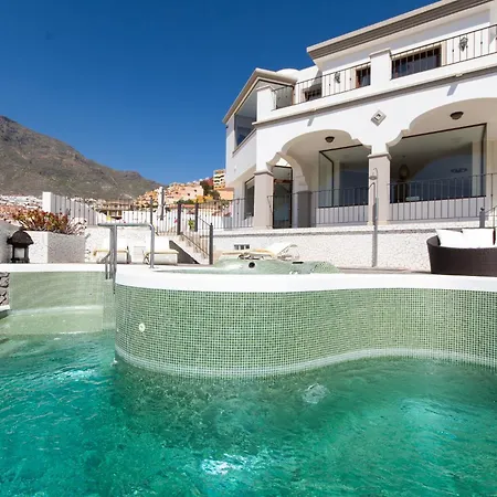 Veronika Stunning 3 Bedrom Private Heated Pool ヴィラ アデヘ